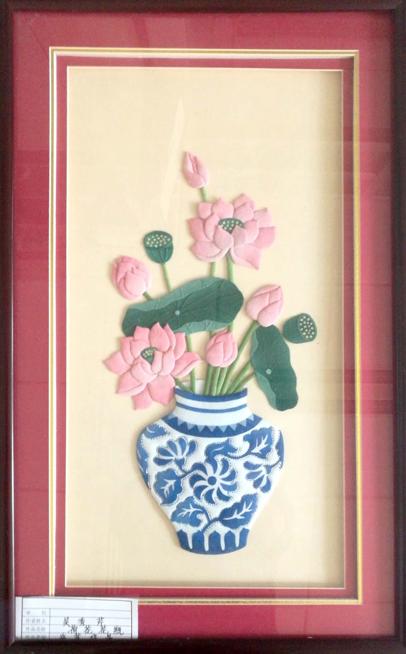 吴秀芹布艺作品《荷花花瓶》